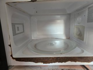 Microondas SAIVOD blanco funciona perfectamente