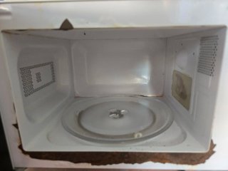 Microondas SAIVOD blanco funciona perfectamente