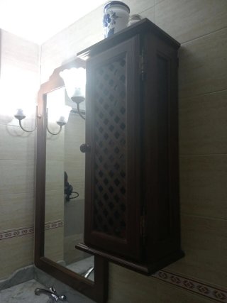 Muebles de baño de madera estilo rustico.