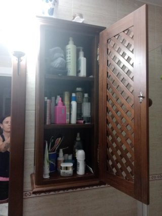 Muebles de baño de madera estilo rustico.
