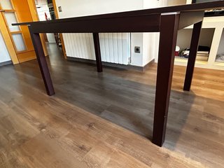 Mesa de comedor de madera