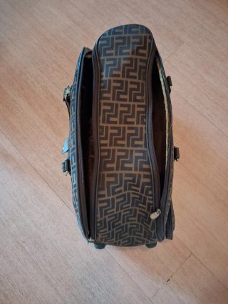 Maleta Fendi con ruedas