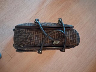 Maleta Fendi con ruedas