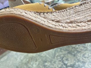 Alpargatas amarillas con cordones dorados T40