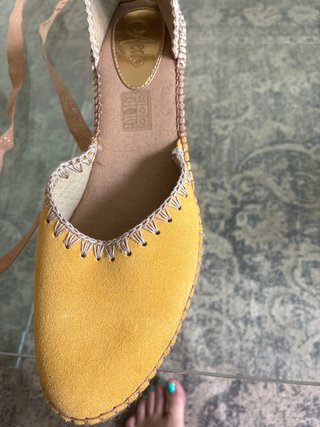 Alpargatas amarillas con cordones dorados T40