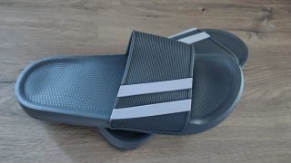 Chanclas grises