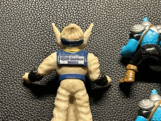 4 Figuras Power Rangers y Digimon