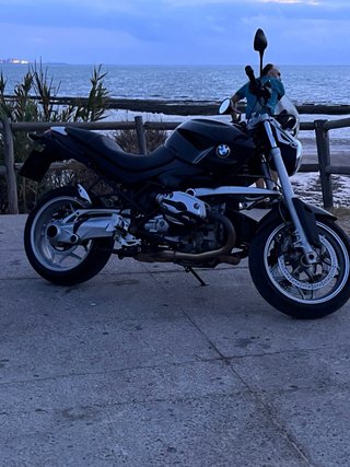 BMW R1200R con maletas originales