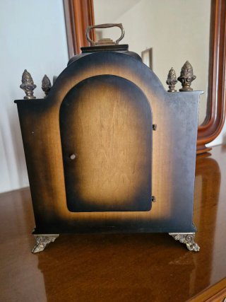 Orologio da tavolo in legno