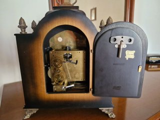 Orologio da tavolo in legno