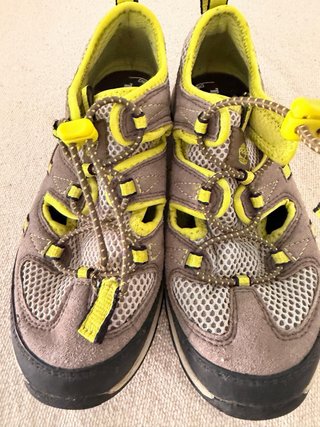 Zapatos talla 32  Timberland gris y Amarillo