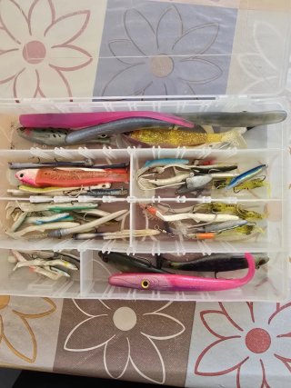Señuelos de pesca variados