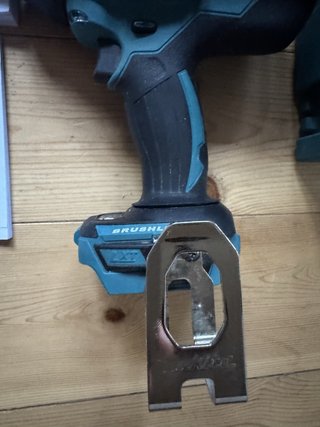 Llave de impacto inalámbrica Makita DTW1002RTJ