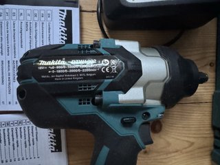 Llave de impacto inalámbrica Makita DTW1002RTJ