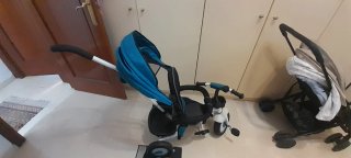 Triciclo infantil azul y negro