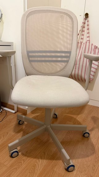 Silla de escritorio con reposabrazos