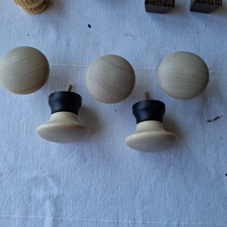 Lote 15 tiradores madera variados
