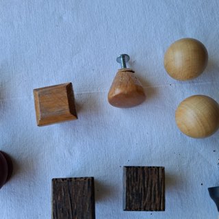 Lote 15 tiradores madera variados
