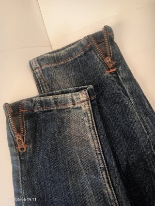 Pantalones vaqueros Zara desgastados