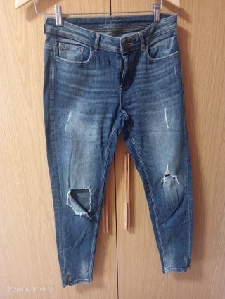 Pantalones vaqueros Zara desgastados