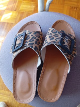 Sandalias leopardo con hebilla