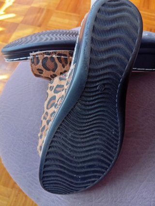 Sandalias leopardo con hebilla