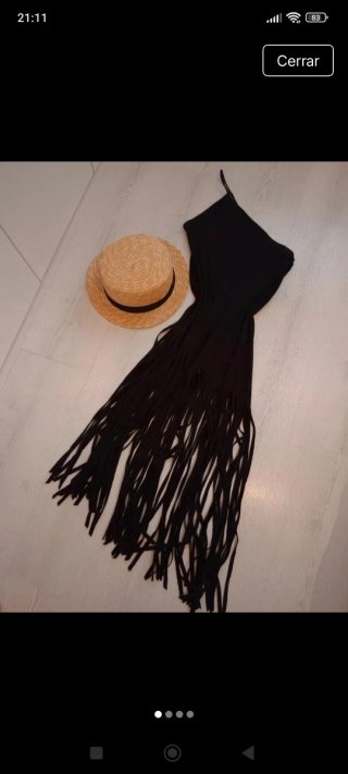 Vestido negro Zara con flecos