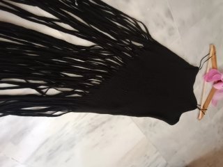 Vestido negro Zara con flecos
