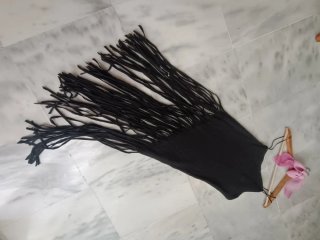 Vestido negro Zara con flecos
