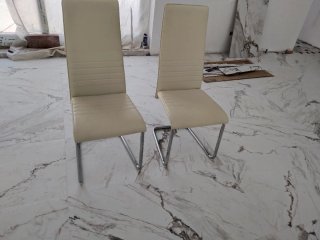 Juego de 4 sillas blancas modernas