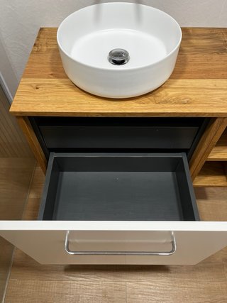 Mueble de baño suspendido madera y blanco