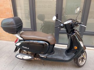 Scooter 125cc Negra y Marrón