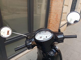 Scooter 125cc Negra y Marrón