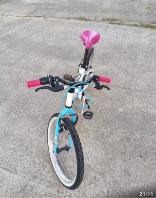 Bicicleta infantil blanca, azul y rosa 20 pulgadas