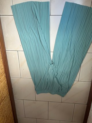 Pantalón ancho plisado turquesa