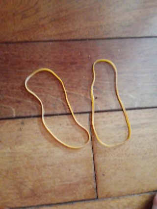 Pistola de gomas de madera