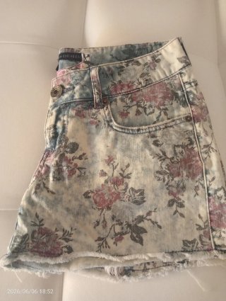 Shorts vaqueros Bershka florales