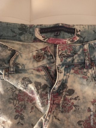 Shorts vaqueros Bershka florales