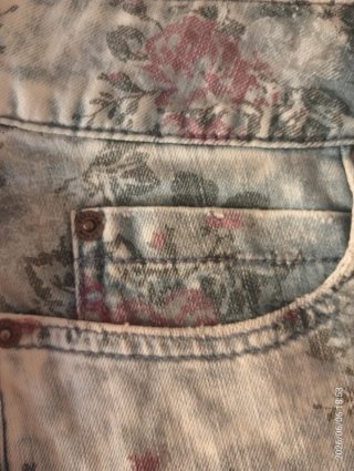Shorts vaqueros Bershka florales