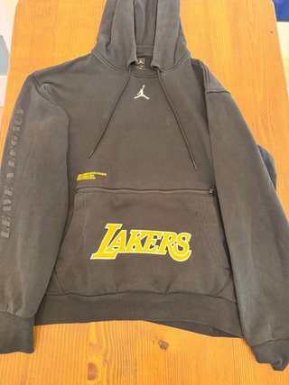 Sudadera Jordan Lakers Negra y Dorada