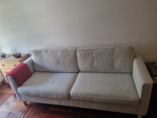 Sofá gris tela