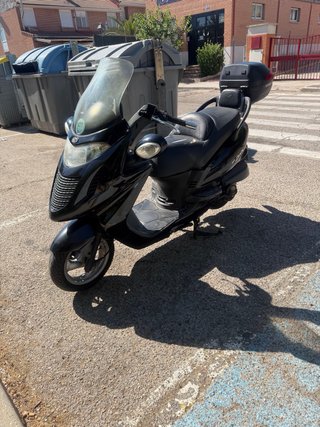 Kymco Grand Dink 125i 2011 Negra