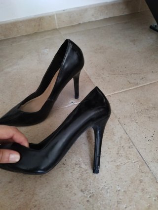 Tacones de salon Zara Negros Talla 39