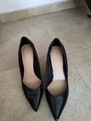 Tacones de salon Zara Negros Talla 39