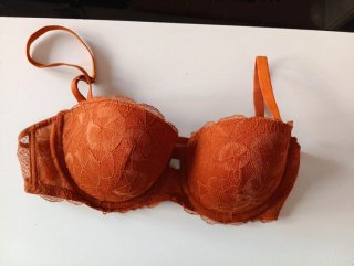 Sujetador naranja con encaje
