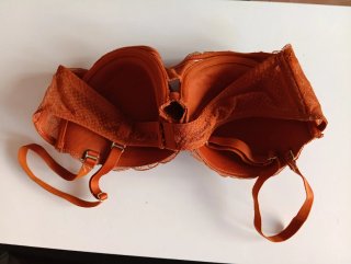 Sujetador naranja con encaje