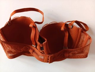 Sujetador naranja con encaje