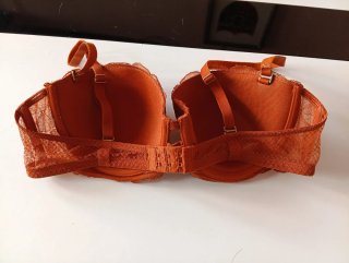 Sujetador naranja con encaje