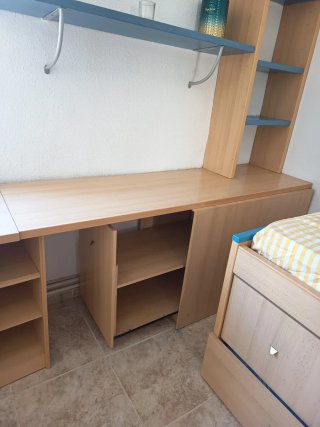 Muebles dormitorio: Cama, escritorio y estantería