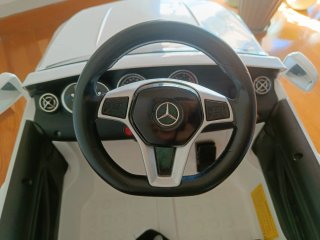 Coche eléctrico infantil blanco